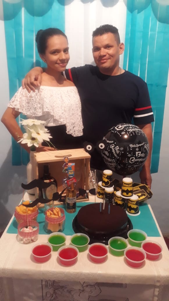 Eliana Agudelo y Julio Cesar Serrato, el cumpleañero.